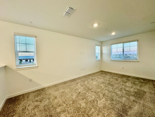 Building Photo - 243 Dock Cir
