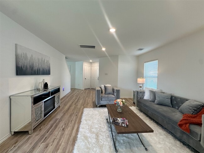 Building Photo - 11079 N Lake Mist Ln