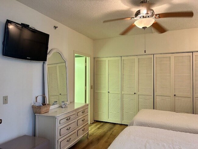 Building Photo - 2026 BEACH RENTAL- 2/2 Condo WITH PRIVATE ENTRY - BEACH PLACE - STEPS THE BEACH!!