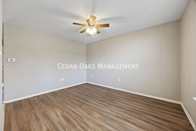 Building Photo - 2372 N Raven Ln