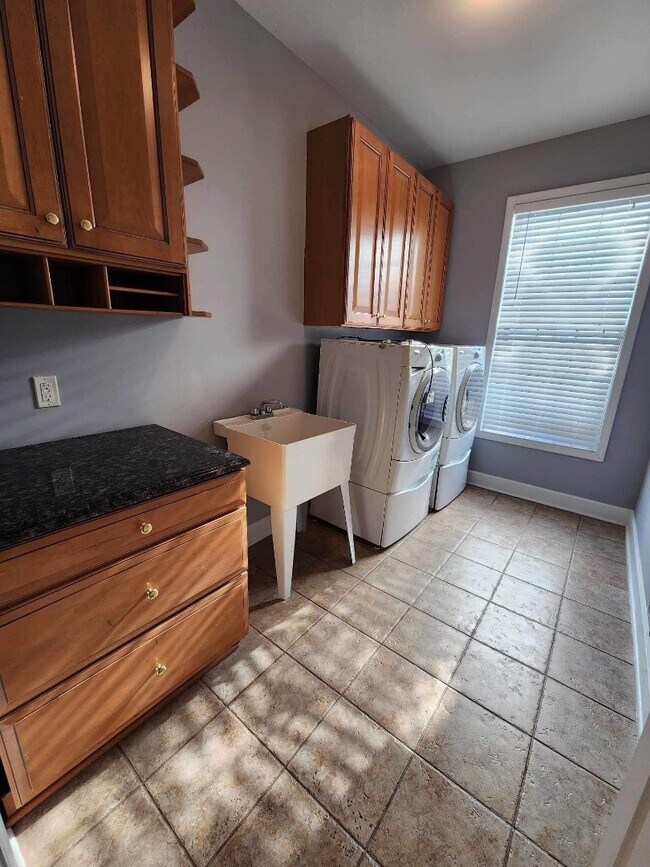 Building Photo - 3400 Picket Fence Ln