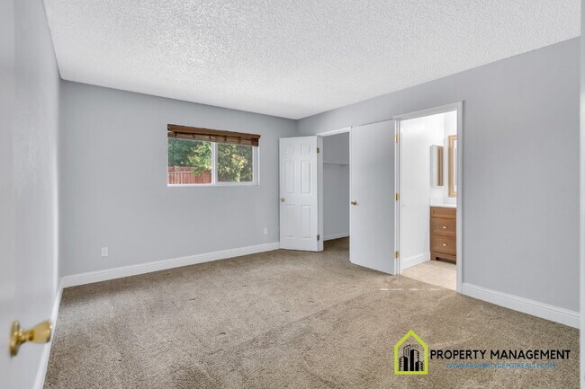 Building Photo - Remodeled 4-Bedroom Retreat with Large Backyard