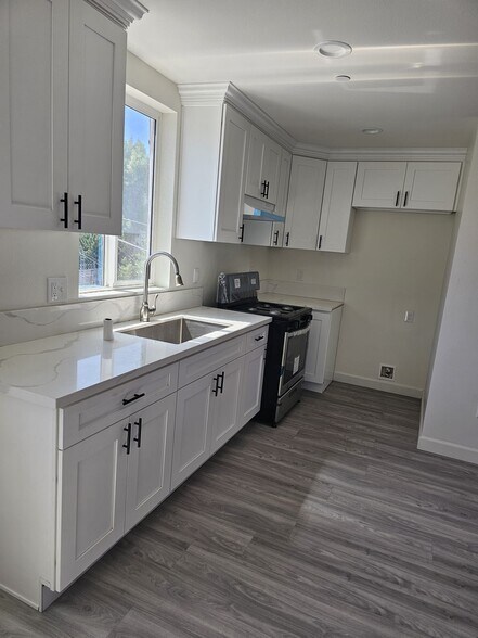 KITCHEN WITH WINDOW VIEW - 16222 S Ainsworth St