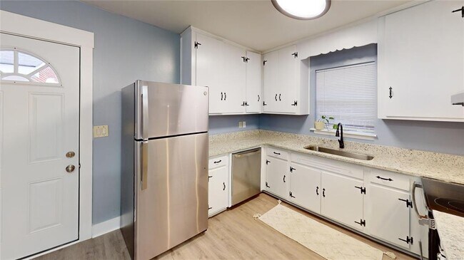 Building Photo - 302 Moncrief St