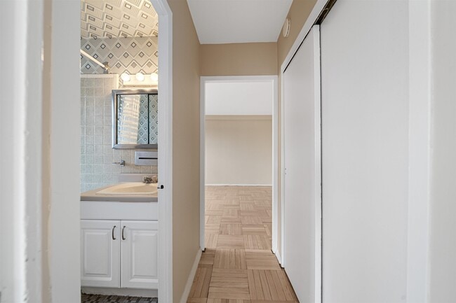 Building Photo - 1450 Palisade Ave