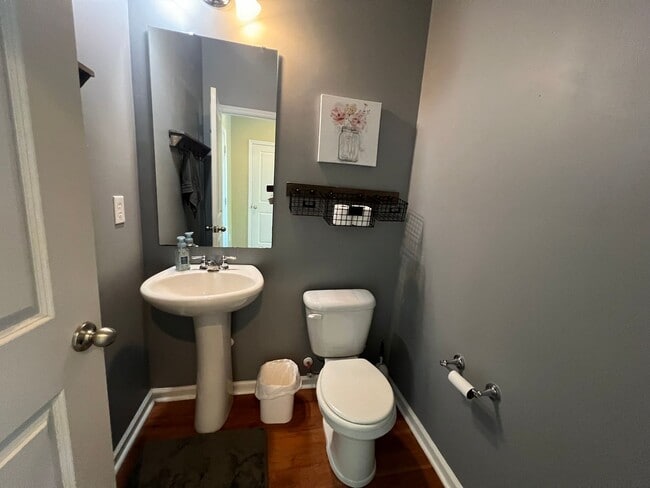 Building Photo - 3 Bedroom 4 Bath Townhouse in Bolton's Lan...