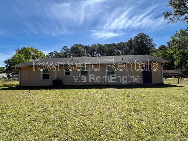 Building Photo - 5675 Livingston Dr