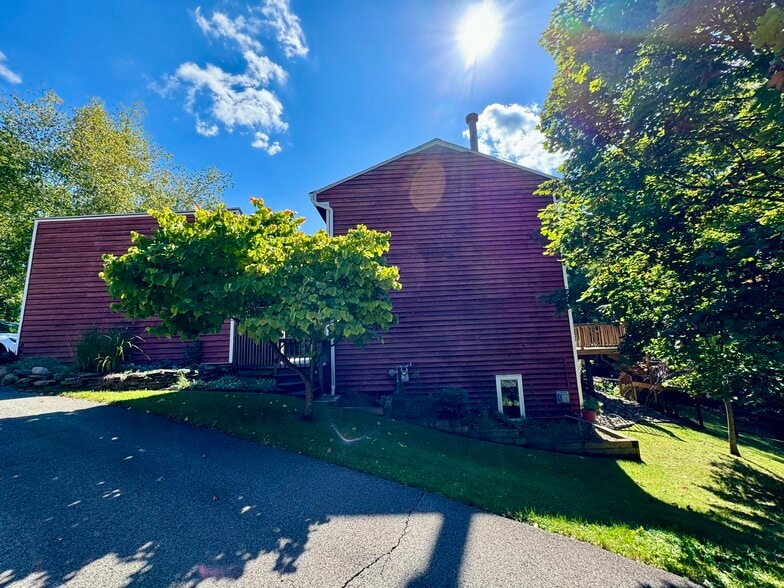 Sideyard - 113 Penny Ln