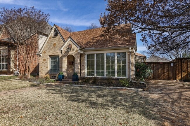 Building Photo - 7115 La Vista Dr