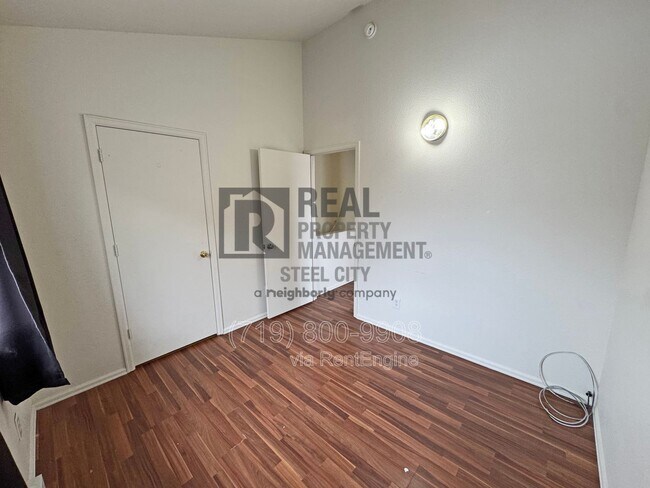 Building Photo - 1719 Oakshire Ln