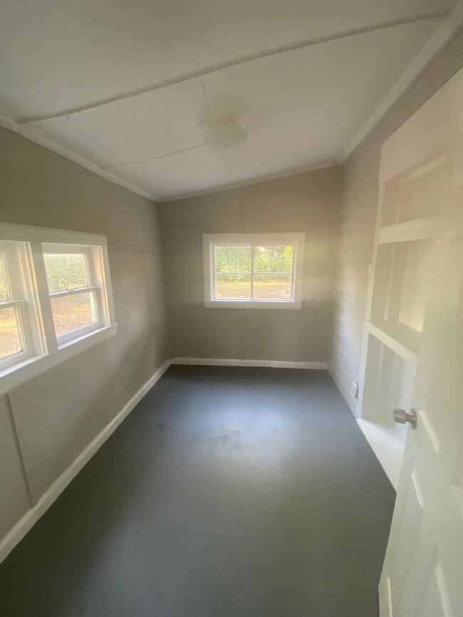 Building Photo - **AVAILABLE NOW**Total Electric 3 Bedroom / 1 Bathroom Home for Rent Near Ft. Benning in Columbus...