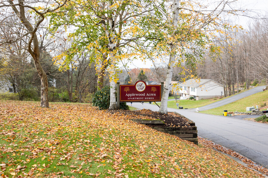 Building Photo - Applewood Acres