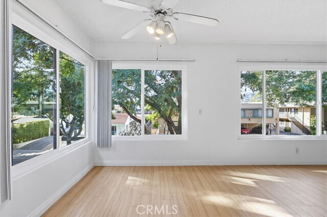 Building Photo - 930 N Stanley Ave