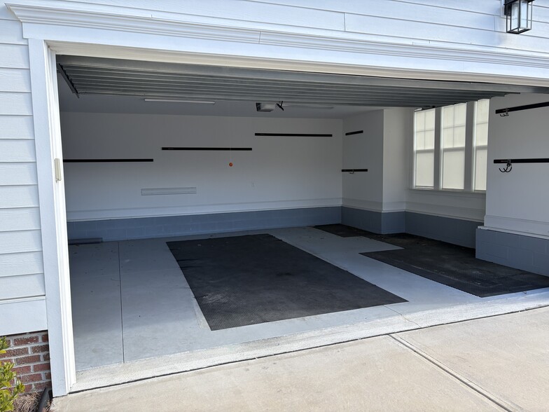 Building Photo - 729 Windemere Rd