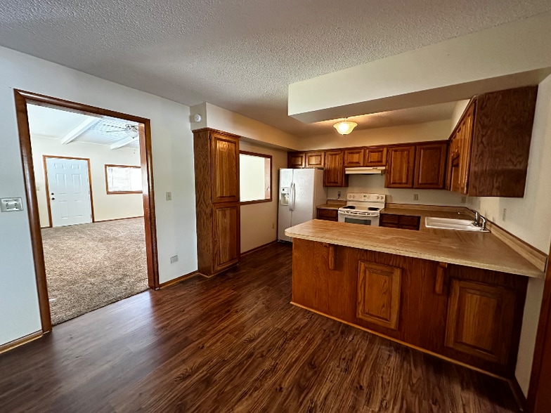 Building Photo - 5 Pleasant Ridge Dr