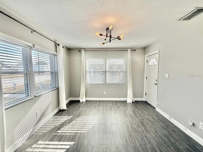 Building Photo - 1904 W Cypress St