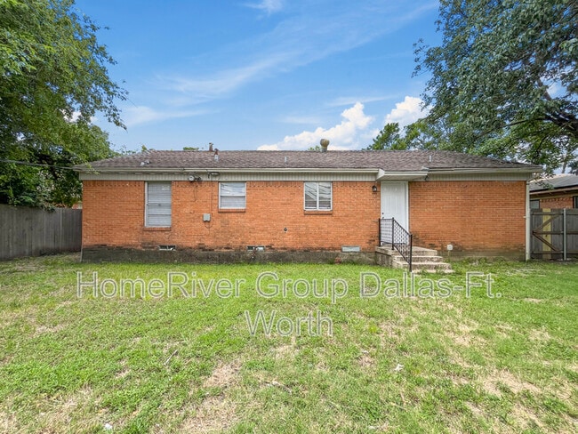 Building Photo - 2339 San Medina Ave