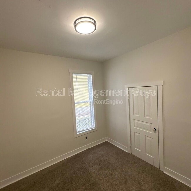 Building Photo - 2631 N Girard Ave