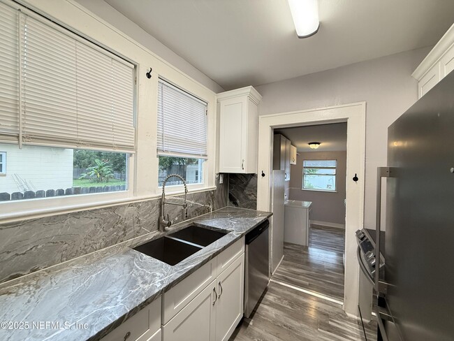 Building Photo - 4541 Woolman Ave