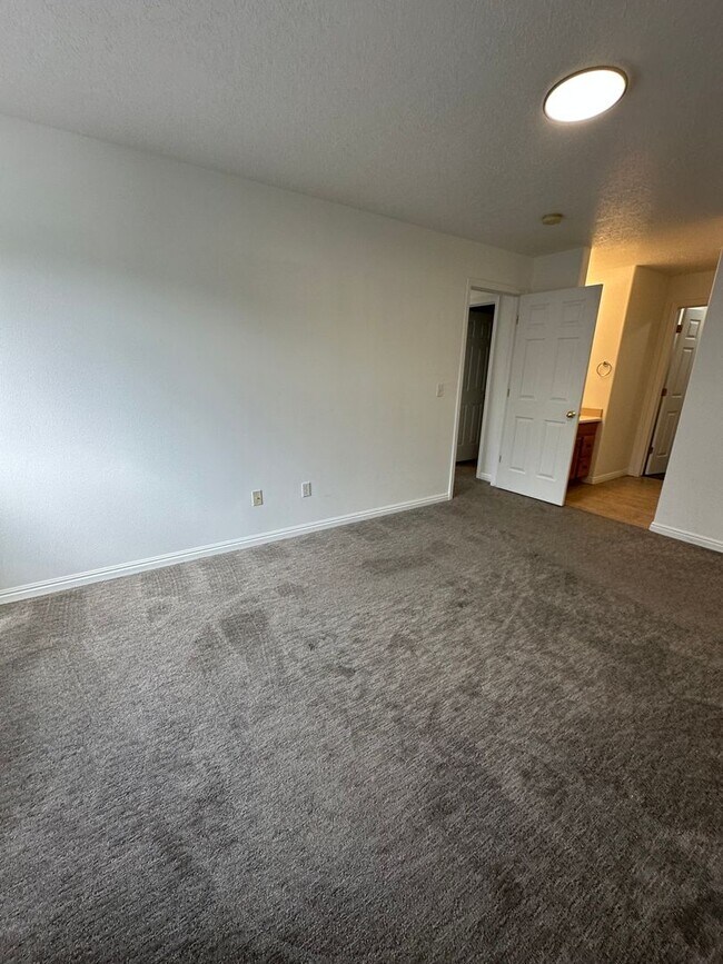 Building Photo - 1026 W 1360 S