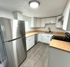 Building Photo - 306-306 Pilgrim Way