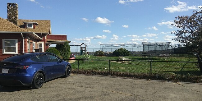 Building Photo - 760 Shirley St