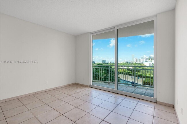 Building Photo - 2475 Brickell Ave