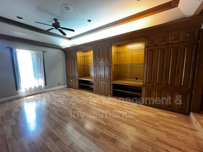 Building Photo - 2036 S 5th St