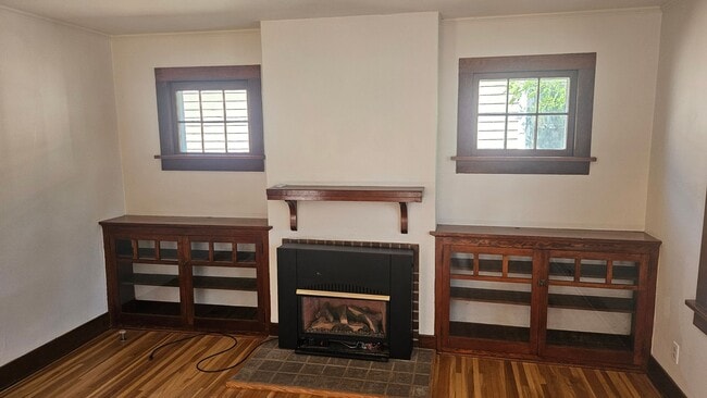 Building Photo - Cute and Cozy Old Town Home