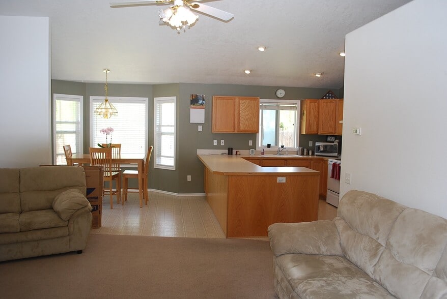 Building Photo - 2108 S Linda Vista Pl