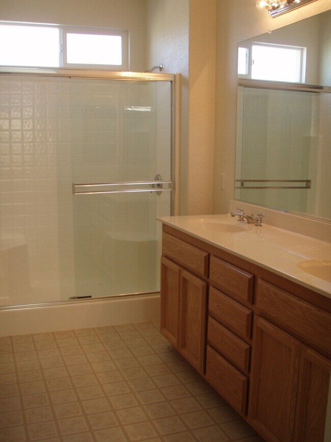Building Photo - 4 BR | 2.5 Bath | 2090 SF | Tenants Pay $1...