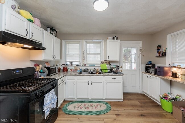 Building Photo - 1446 Hopkins Ave