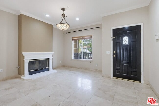 Building Photo - 5187 Knollwood Way