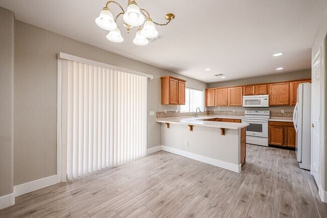 Building Photo - Beautiful 4 Bed 2000+ SFT property in Wind...