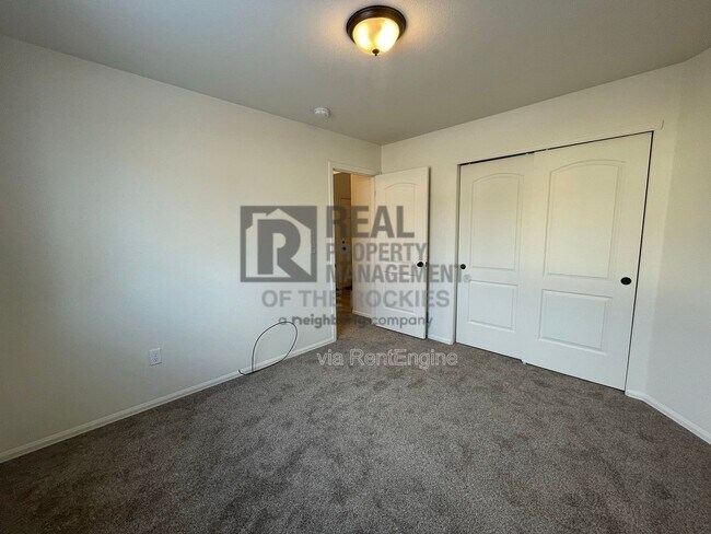 Building Photo - 420 Territory Ln