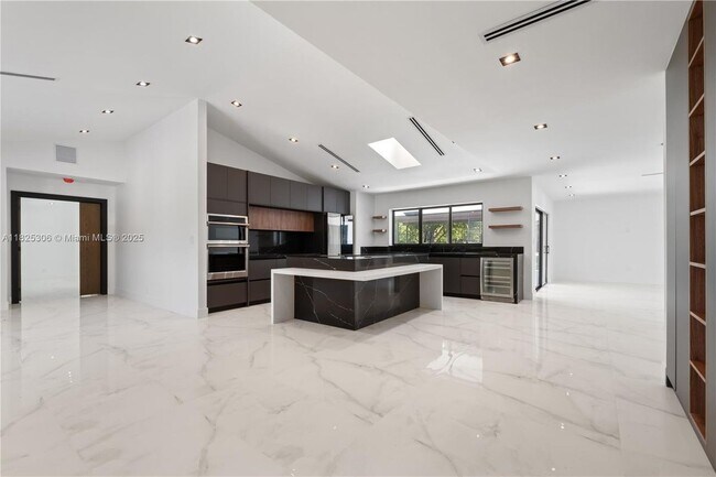 Building Photo - 5020 Hawkhurst Ave