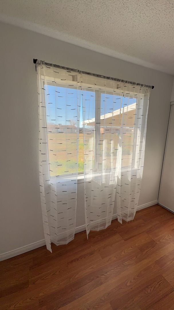 Building Photo - 3 BEDROOM APPLE VALLEY HOME