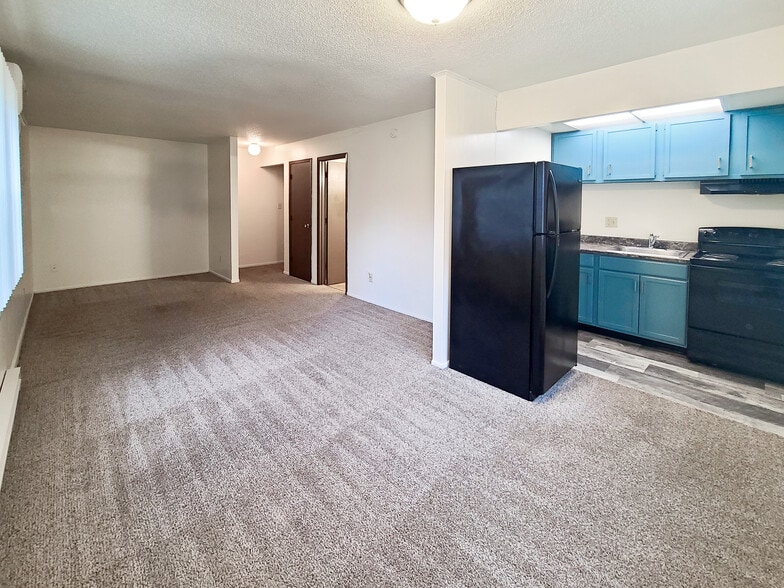 STUDIO - 1 LARGE ROOM - Chesterfield Village