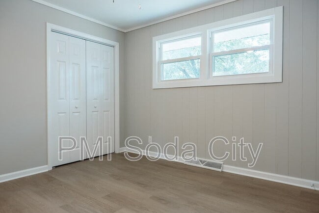 Building Photo - 2401 Truax Ln