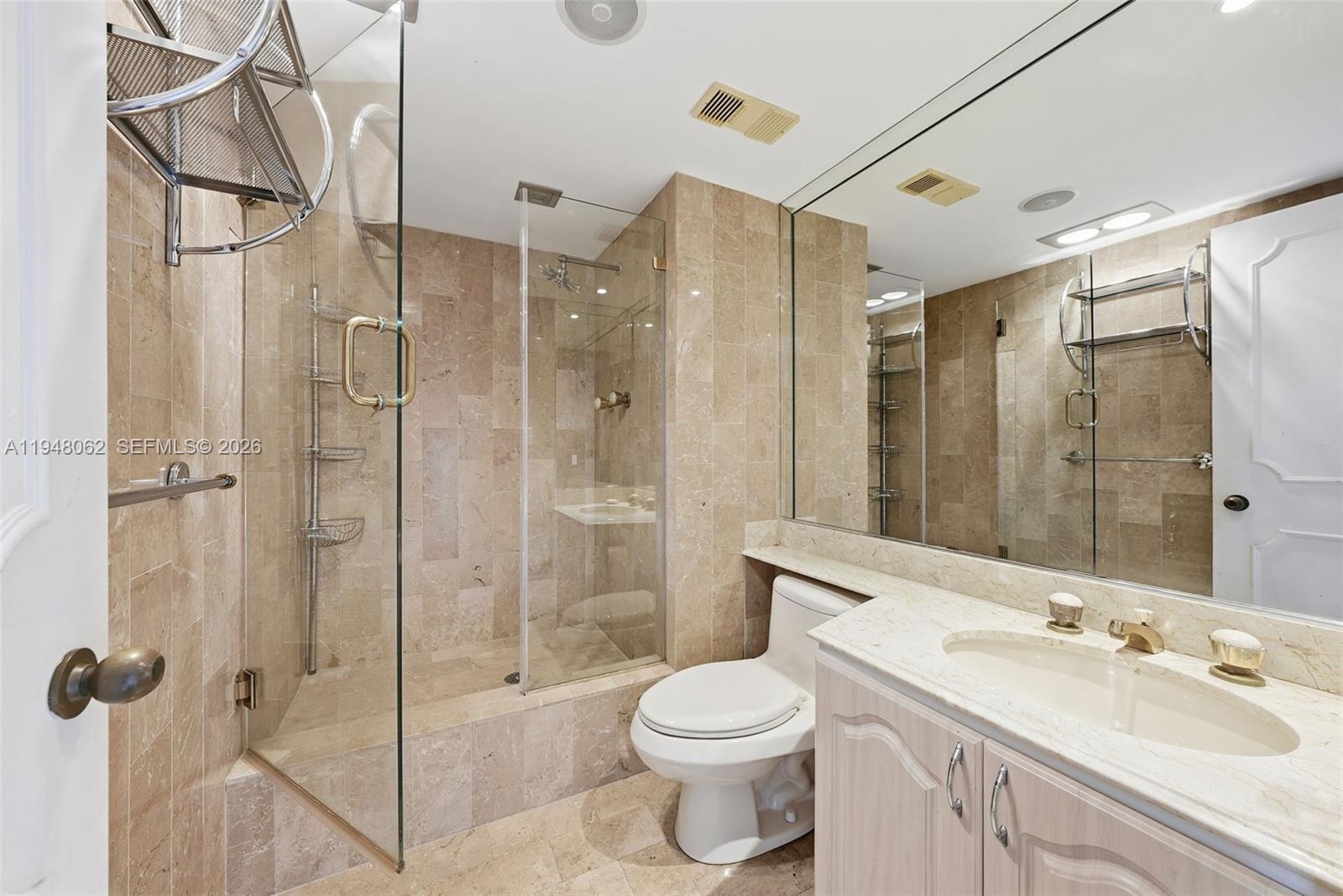 Building Photo - 3 Grove Isle Dr