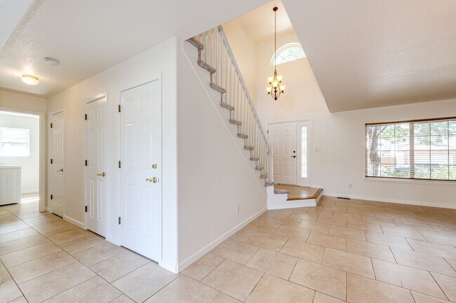 Building Photo - 9476 Morning Glory Way