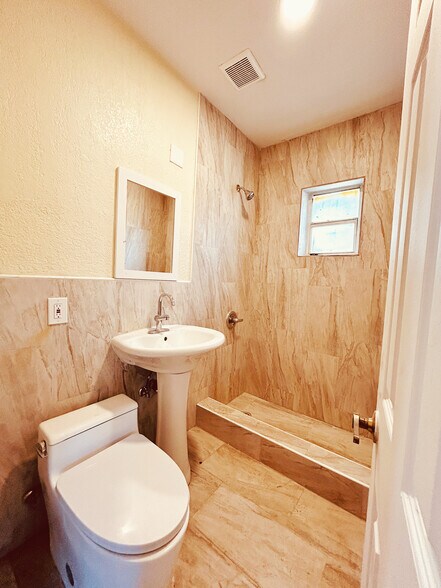 Building Photo - 7530 NE 3rd Ave