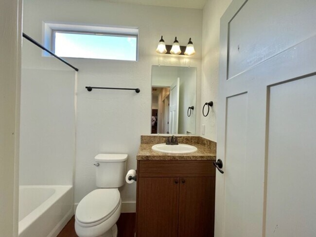 Building Photo - Beautiful 3BR/2BA Townhome Near Lake Pagosa – $2,100/month