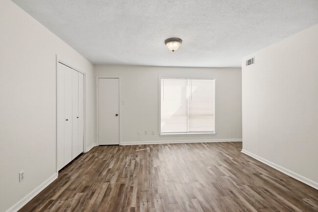 Building Photo - 20315 Sunny Shores Dr