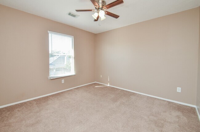 Building Photo - 17327 Davenway Dr