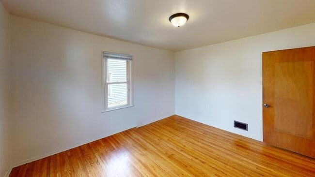 Building Photo - 820 N 13th St