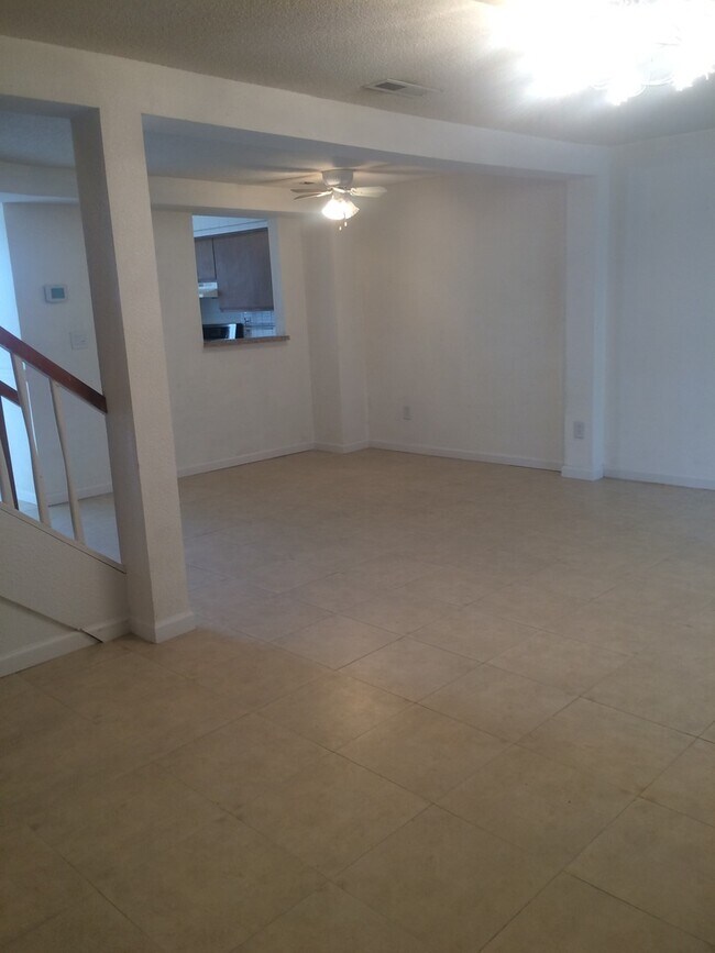 Building Photo - 9620F Vinca Circle