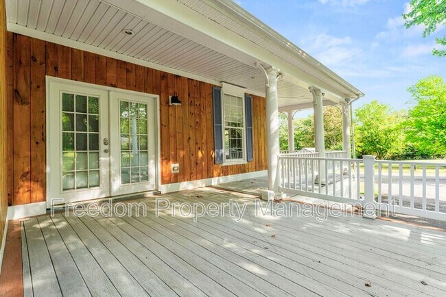 Building Photo - 8513 Thomas Dr