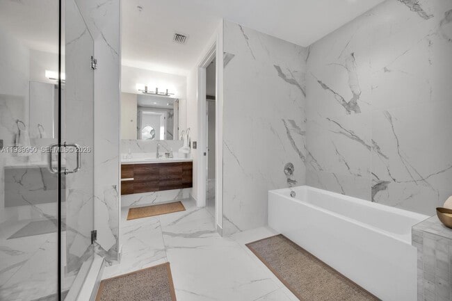 Building Photo - 301 Altara Ave