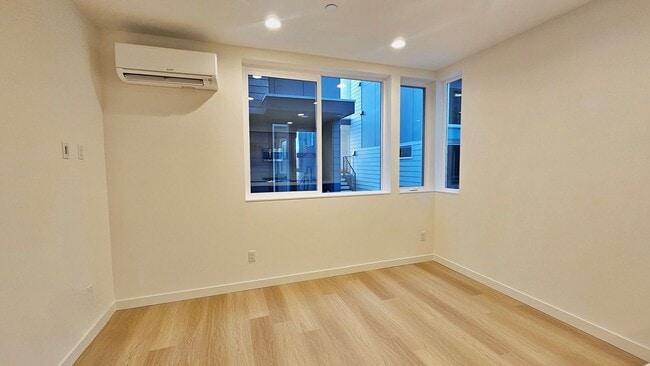 Building Photo - Brand New 2 Bed 2 Bath Townhome in North B...
